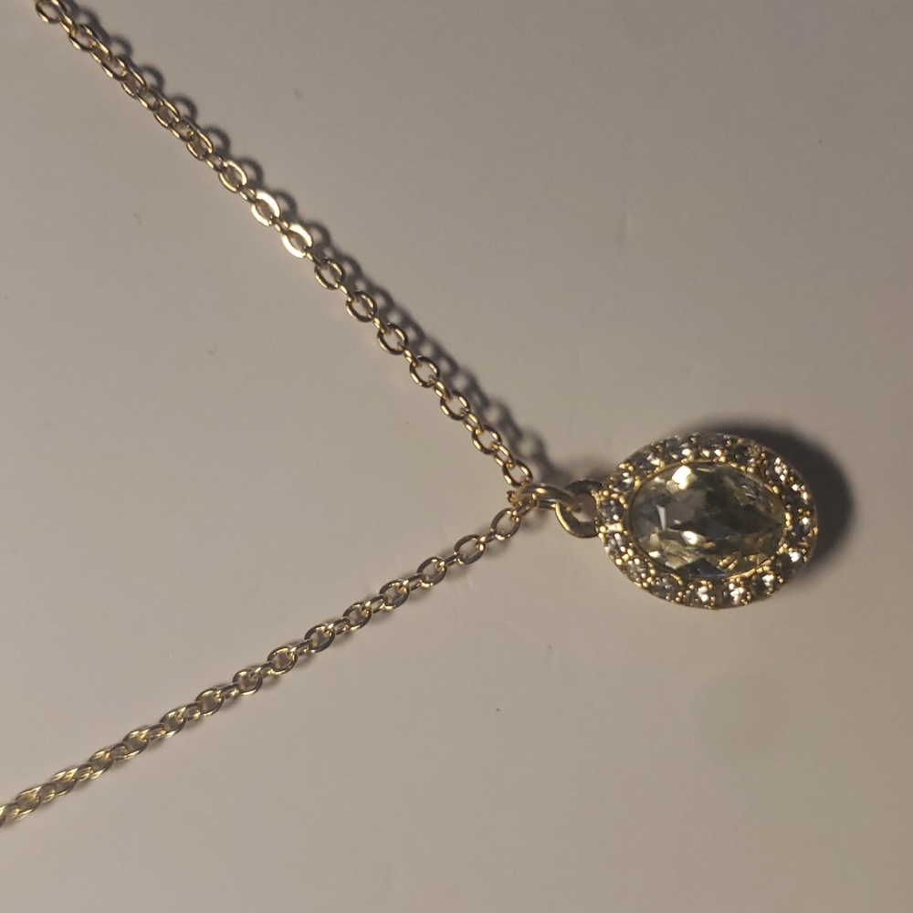 CRYSTAL necklace very pretty